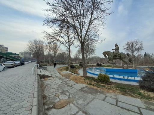 عکس مجسمه میرزا کوچک خان جنگلی 