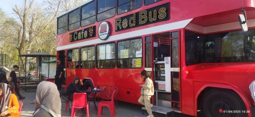 عکس کافه اتوبوس قرمز 