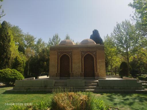 عکس آرامگاه آرتور آپهم پوپ و فیلیس اکرمن