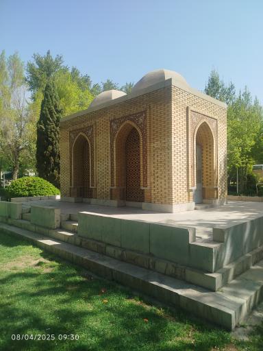 عکس آرامگاه آرتور آپهم پوپ و فیلیس اکرمن