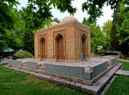 عکس آرامگاه آرتور آپهم پوپ و فیلیس اکرمن