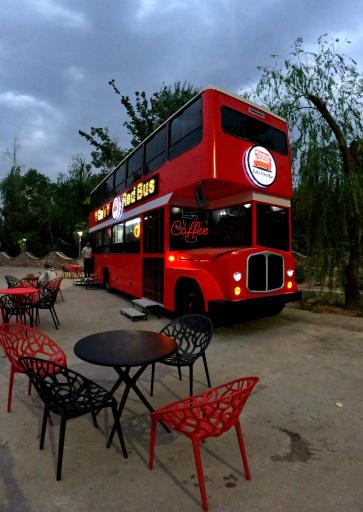 عکس کافه اتوبوس قرمز 