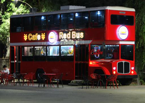عکس کافه اتوبوس قرمز 