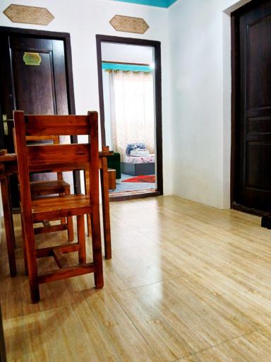 عکس عمارت بومگردی ونوشه