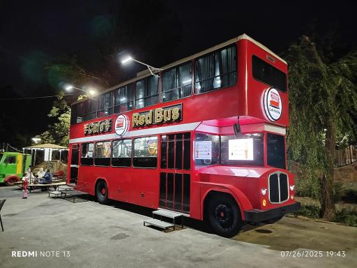 عکس کافه اتوبوس قرمز 