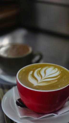 عکس کافه رستوران اتوبوس قرمز