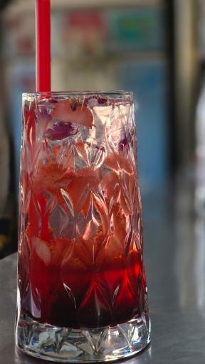 عکس کافه رستوران اتوبوس قرمز