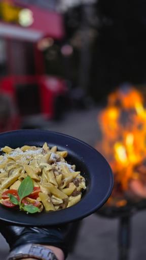 عکس کافه رستوران اتوبوس قرمز