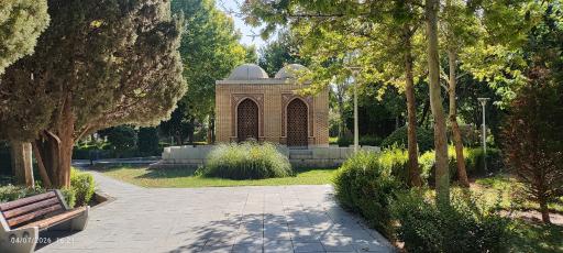 عکس آرامگاه آرتور آپهم پوپ و فیلیس اکرمن