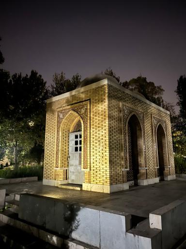 عکس آرامگاه آرتور آپهم پوپ و فیلیس اکرمن