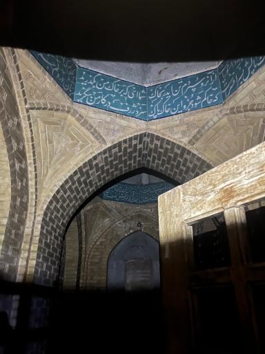 عکس آرامگاه آرتور آپهم پوپ و فیلیس اکرمن