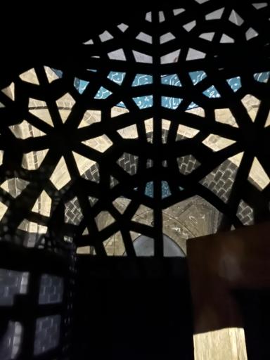 عکس آرامگاه آرتور آپهم پوپ و فیلیس اکرمن