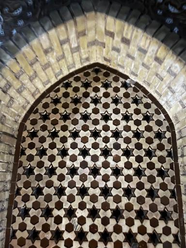 عکس آرامگاه آرتور آپهم پوپ و فیلیس اکرمن
