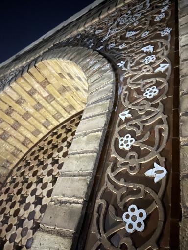 عکس آرامگاه آرتور آپهم پوپ و فیلیس اکرمن