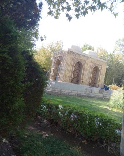 عکس آرامگاه آرتور آپهم پوپ و فیلیس اکرمن