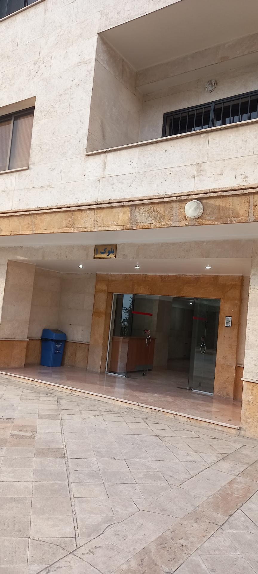 عکس بلوک یک ساختمان پزشکان