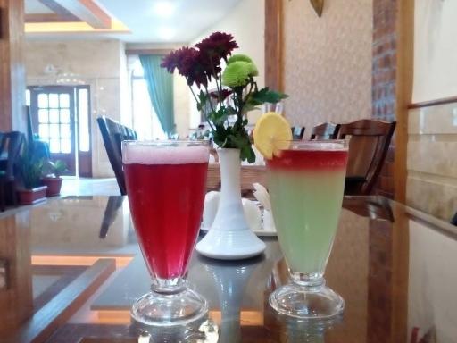 عکس رستوران مهر و ماه