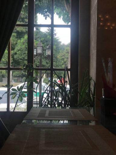 عکس رستوران مهر و ماه