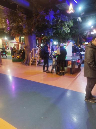 عکس مرکز خرید لاله پارک