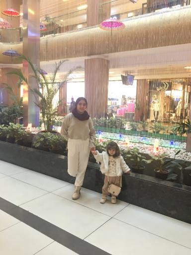 عکس مرکز خرید لاله پارک