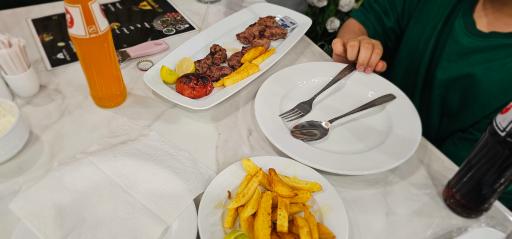 عکس رستوران پرویزی