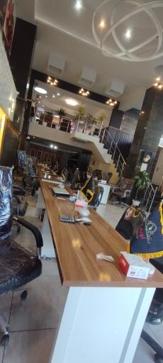 عکس مشاورین املاک اویم وار 