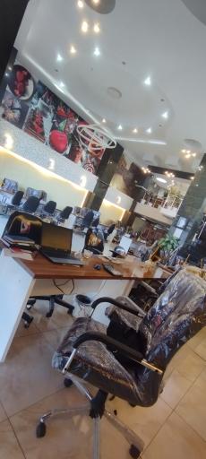 عکس مشاورین املاک اویم وار 