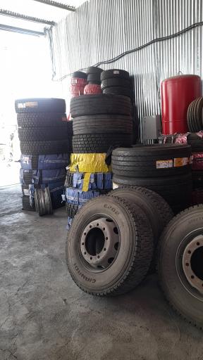 عکس تعمیرگاه و فروشگاه کلان تایر