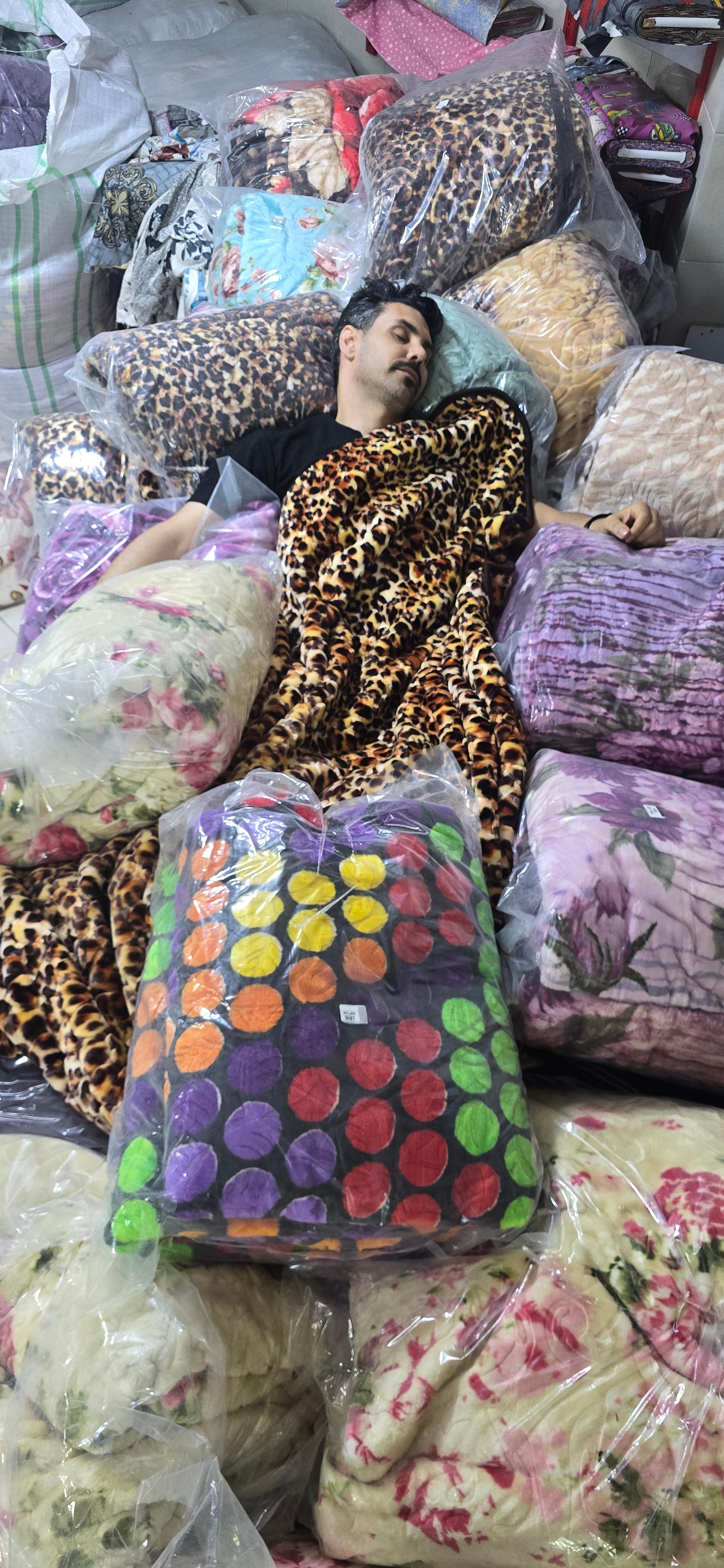 عکس پخش‌ پتو کیلویی تک