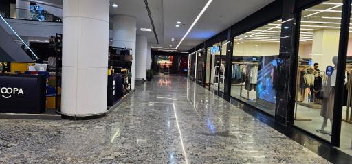 عکس مرکز خرید دومان