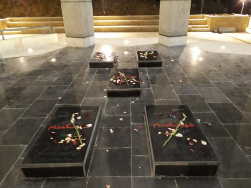 عکس حرم مطهر شهدای گمنام دانشگاه شیراز