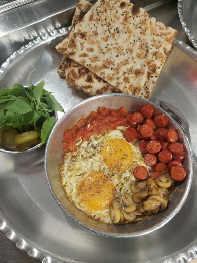 عکس کافه صبحانه خروس