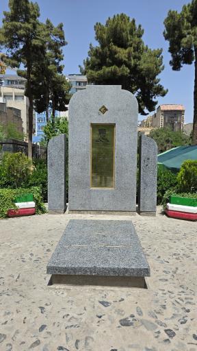 عکس آرامگاه کلنل تقی خان پسیان