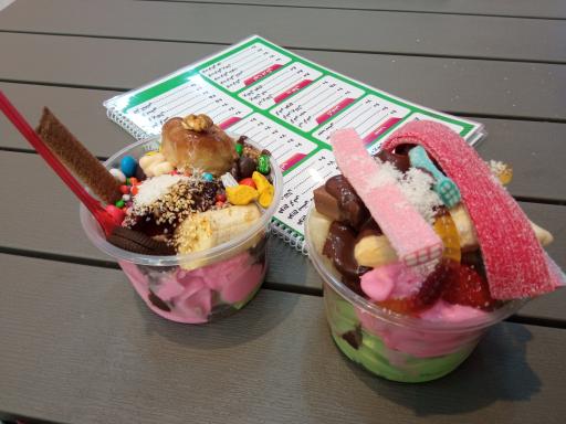 آبمیوه و بستنی وانیلو