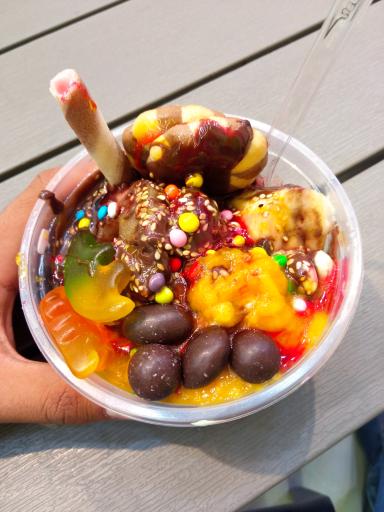 آبمیوه و بستنی وانیلو