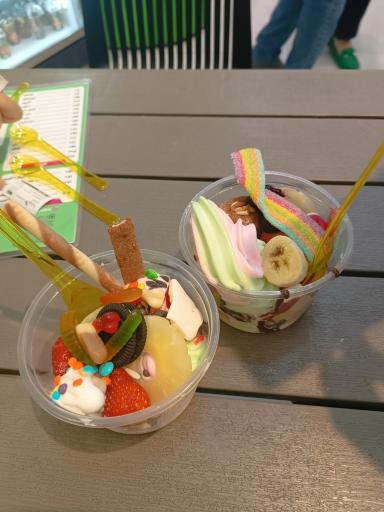 آبمیوه و بستنی وانیلو