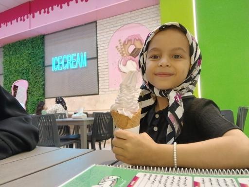 آبمیوه و بستنی وانیلو