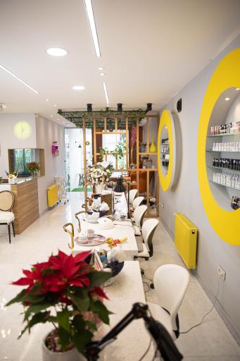 عکس سالن زیبایی ریرا