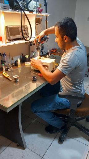 عکس تعمیر لوازم برقی و بردهای الکترونیکی