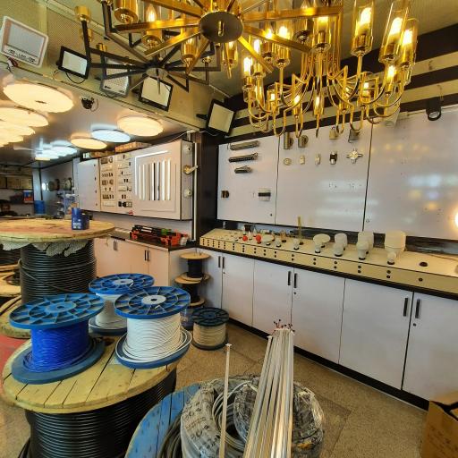 عکس مرکز پخش عمده‌ی کالای برق روشا الکتریک