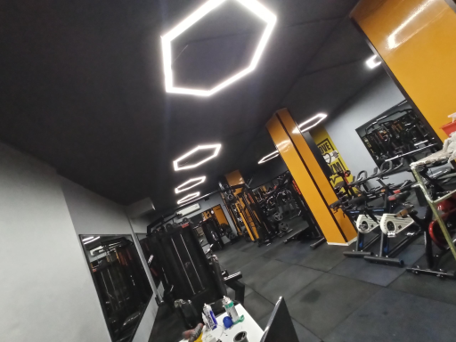 عکس باشگاه بدنسازی اوج