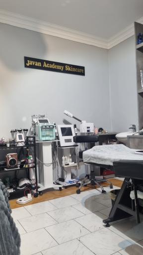 عکس سالن زیبایی جوان