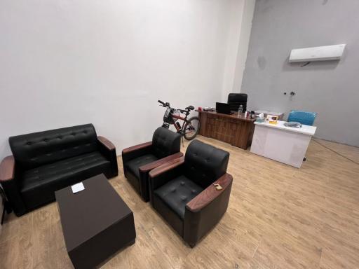 عکس فروشگاه تجهیزات صنعتی و خورشیدی پوریاسان