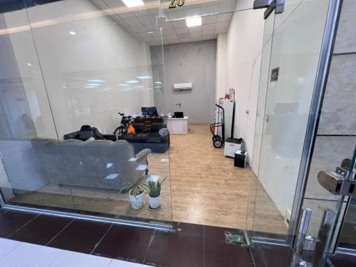 عکس فروشگاه تجهیزات صنعتی و خورشیدی پوریاسان