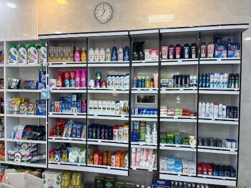 عکس فروشگاه شکلات اصغری