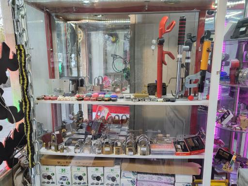 عکس قفل  اتومبیل بُرج