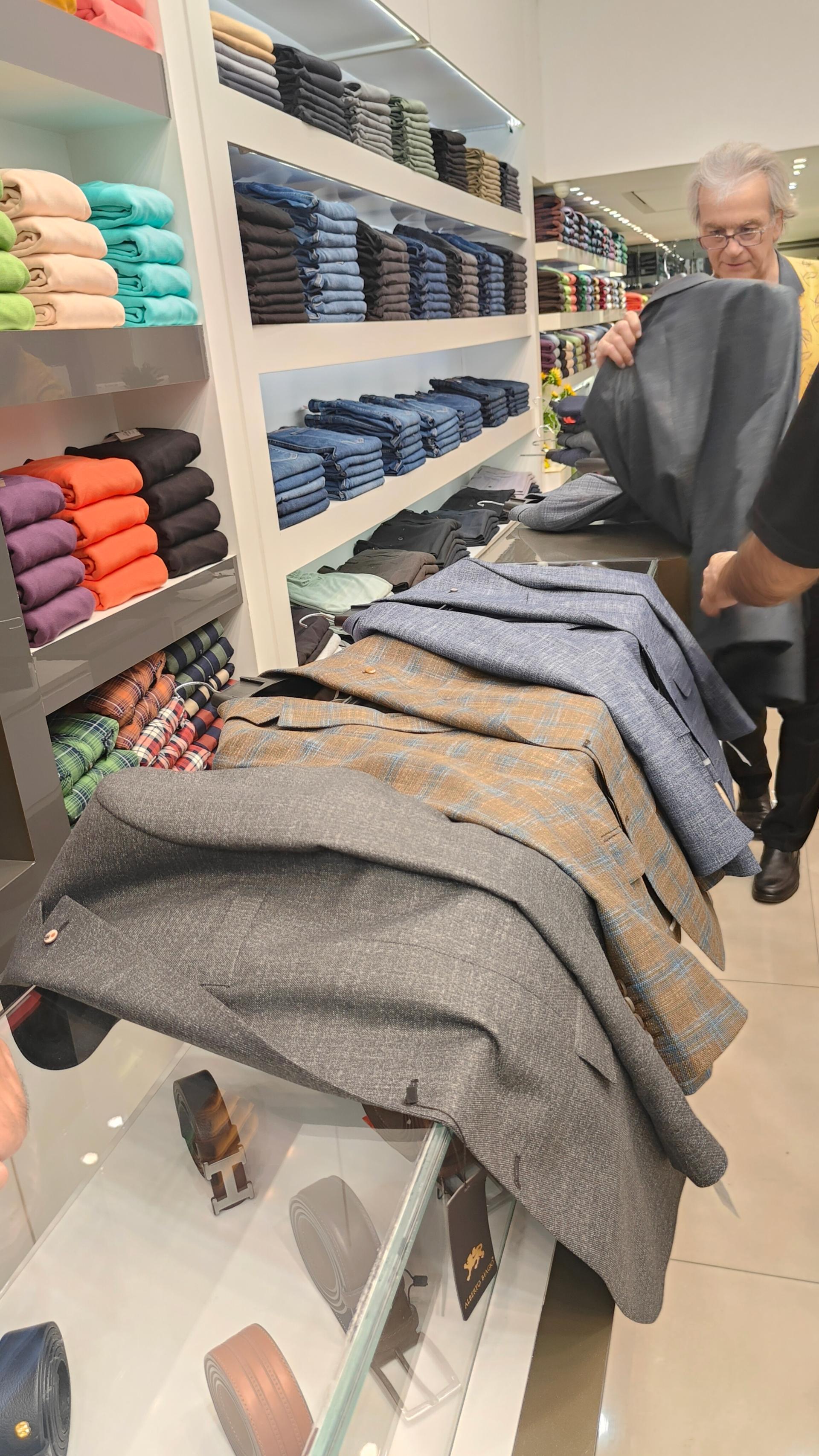 عکس فروشگاه پوشاک آرین