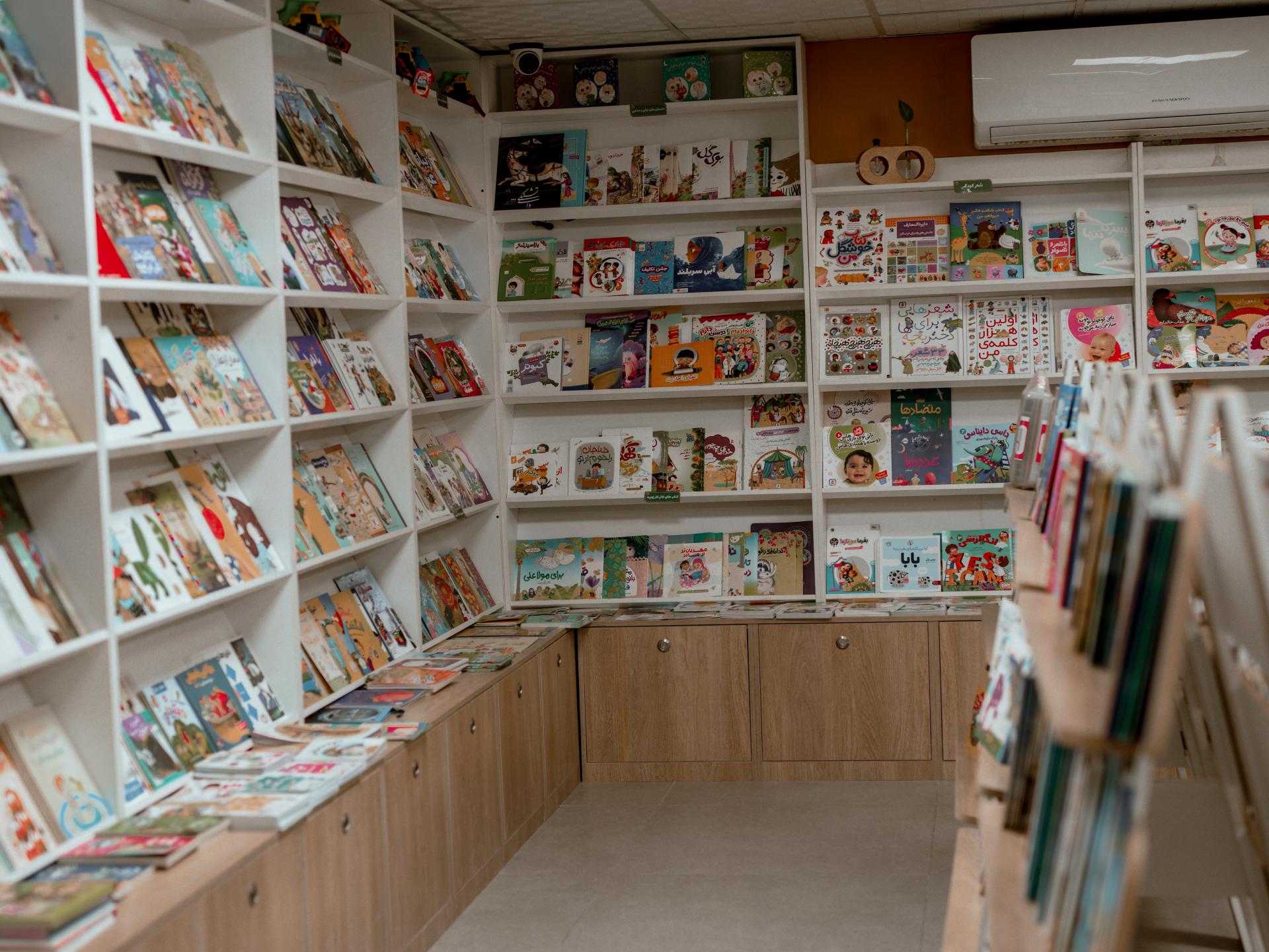 عکس کتابشهر ایران (شعبۀ اردکان)