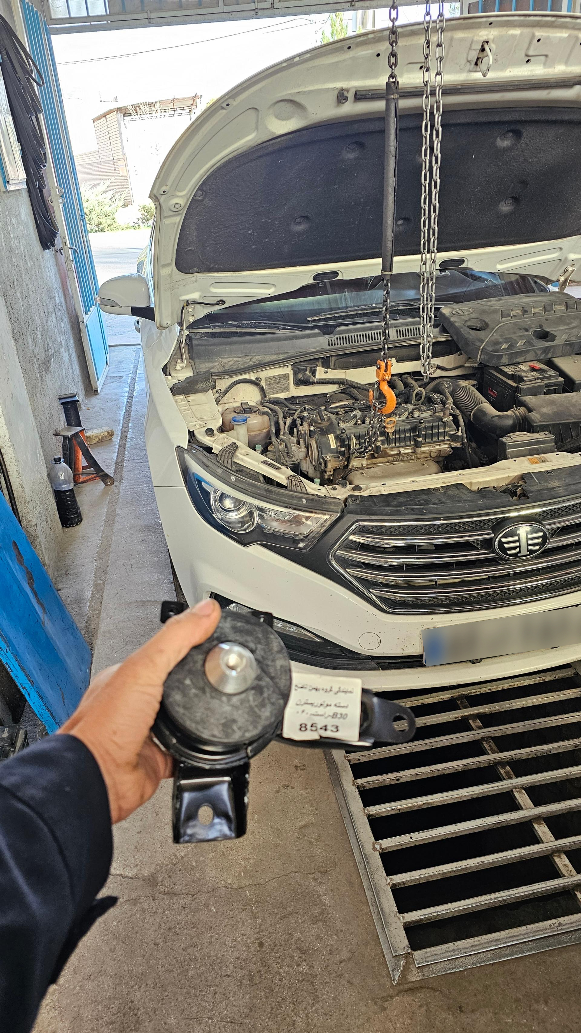 عکس تعمیرگاه آچار طلایی