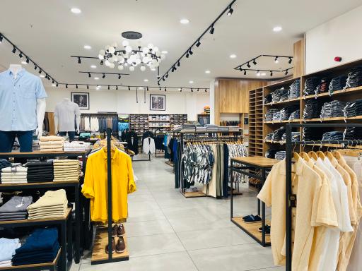 عکس فروشگاه لباس مردانه کلاس